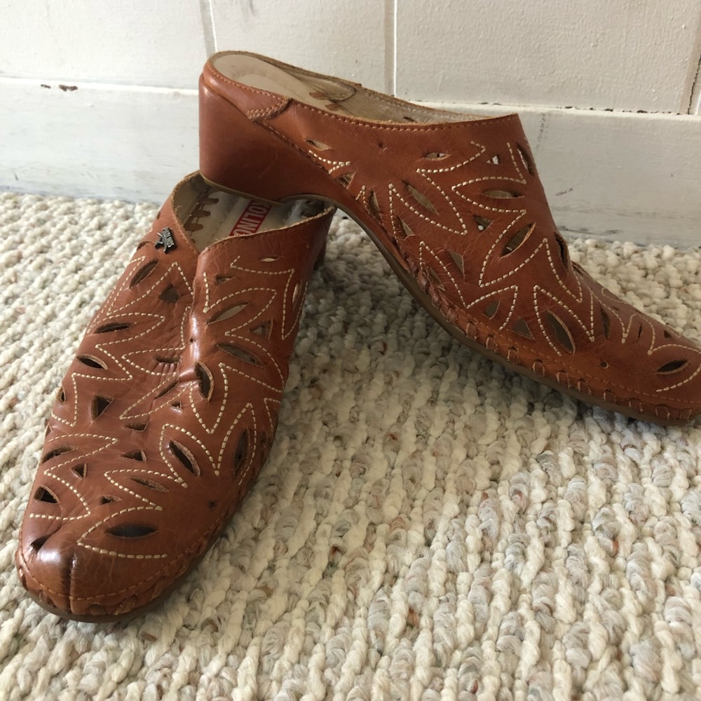 Pikolinos Women's leather laser cut perforated mules / slip ons